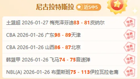 独家大礼！费迪南德深情晒照，为C罗送上生日祝福：友谊长存，生日狂欢！🎉